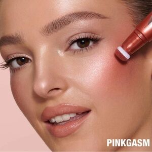 Glowgasm Beauty Light Wand by Charlotte Tilbury High Blush in Pinkgasm